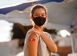 В России зарегистрировали вакцину от ковида для подростков