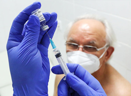 В Санкт-Петербурге ввели обязательную вакцинацию для пенсионеров
