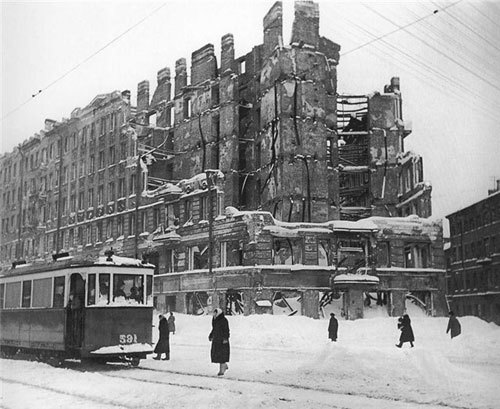 В осажденном Ленинграде