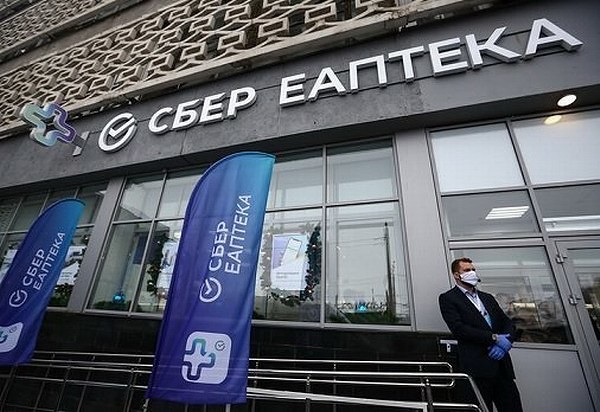 «Сбер» в тестовом режиме откроет в отделениях банка аптеки